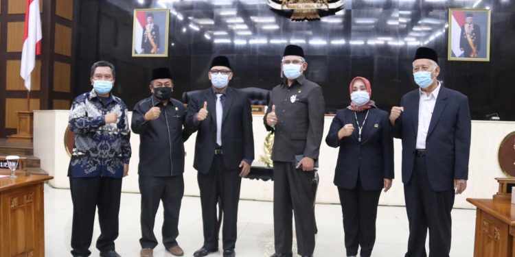 Hadiri Rapat Paripurna DPRD Provinsi Jabar, Wabup Bogor : Ajak Kawal Sampai Terwujud Kabupaten Bogor Barat