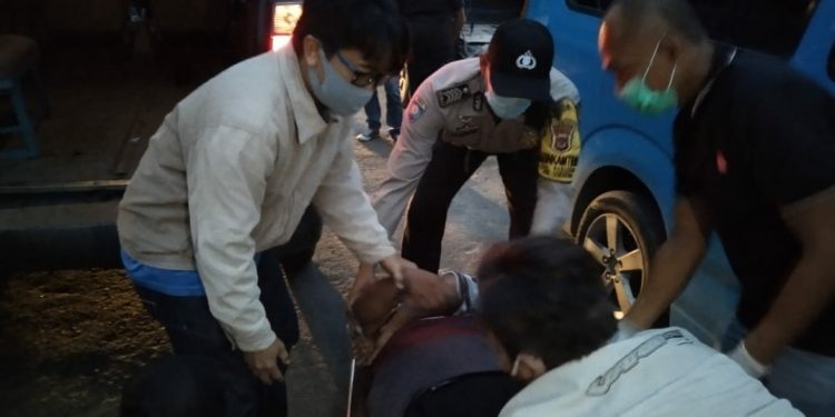 Seorang Supir Angkot Di Temukan Dalam Keadaan Meninggal Di Cibinong