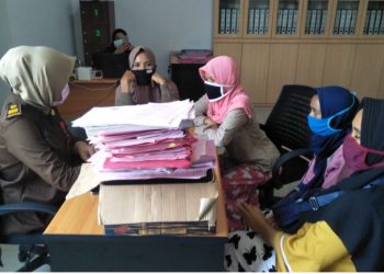 Penahanan Empat Ibu IRT Terkait Pengrusakan Pabrik Rokok.