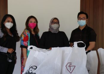 Terima Bantuan 300 Paket Sembako, Bupati Bogor Ajak Masyarakat Saling Peduli