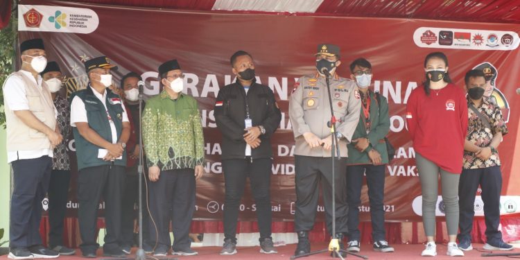 Sekda Kabupaten Bogor Dampingi Wakapolri Tinjau Pelaksanaan Vaksinasi Masal Di Kampus Muhammadiyah Leuwiliang