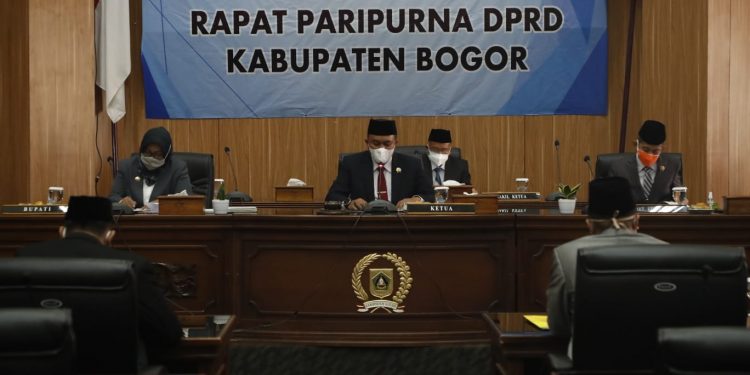 Bupati Sampaikan Rancangan KUA dan PPAS Tahun 2022 Pada Rapat Paripurna DPRD