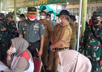 Danrem 061 Tinjau Sentra Vaksinasi Covid-19 di Wilayah Gunung Putri