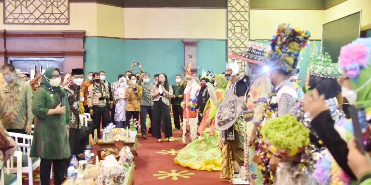 Ade Yasin Siapkan Hadiah Bagi Yang Berani Menjadi Duta Recycle Sampah
