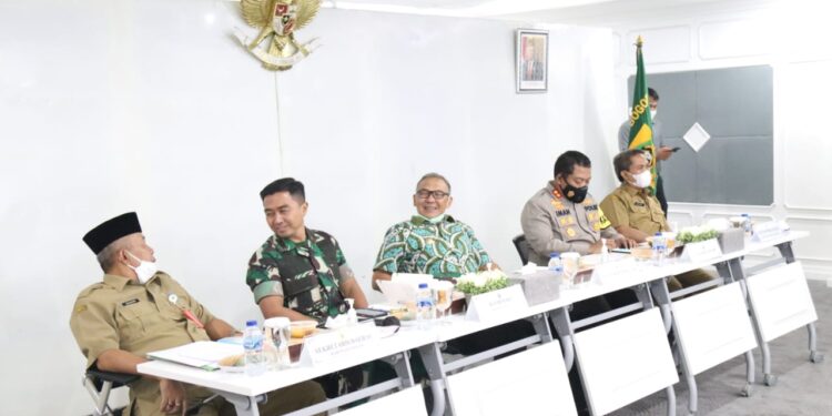 Wabup Dan Satgas Covid-19 Vidcon Penanganan Omicron Bersama Menkomarves